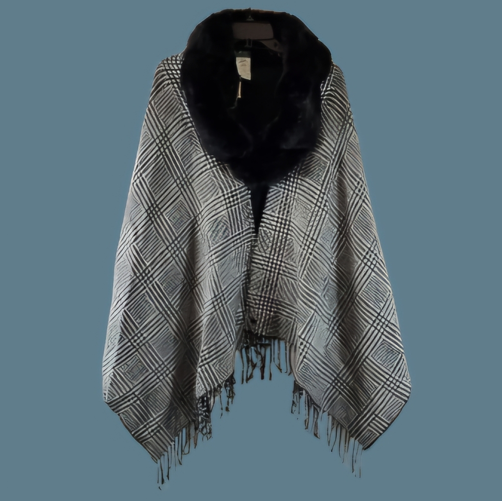 NWT Lauren Ralph Lauren Reversible Plaid Cape with Faux Fur Collar